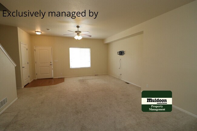 Building Photo - Pet Friendly Townhome!