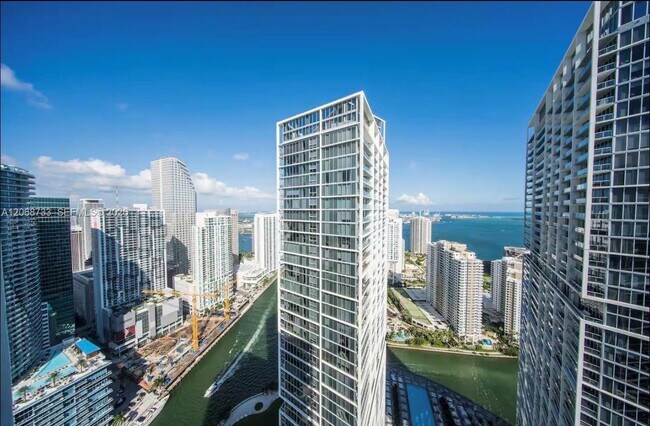 Building Photo - 485 Brickell Ave