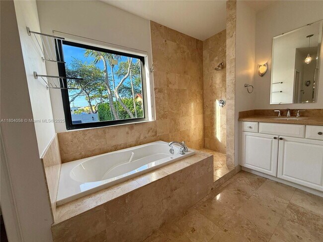 Foto del edificio - 455 Amalfi Ave