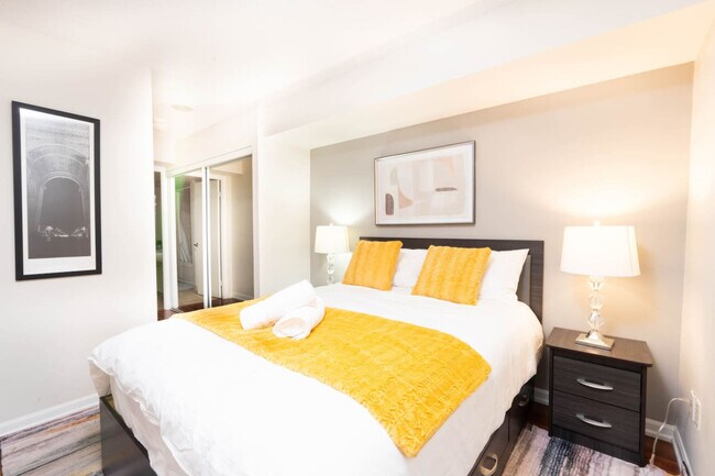 Building Photo - 200 Victoria St