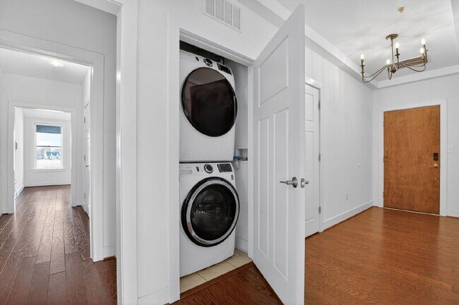 Foto del edificio - 1107 S Walter Reed Dr