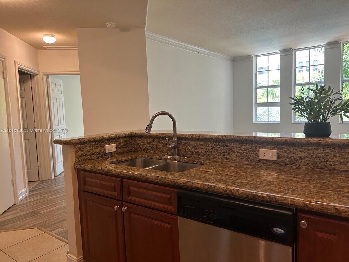 Foto principal - 3001 NE 185th St