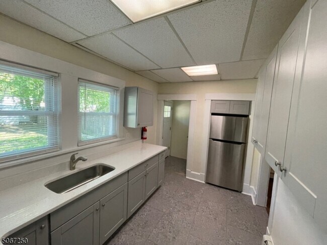 Foto del edificio - 86 Rockaway Ave