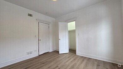 Building Photo - 6018 S St Lawrence Ave