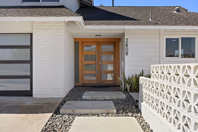 Building Photo - 2609 Via Cascadita