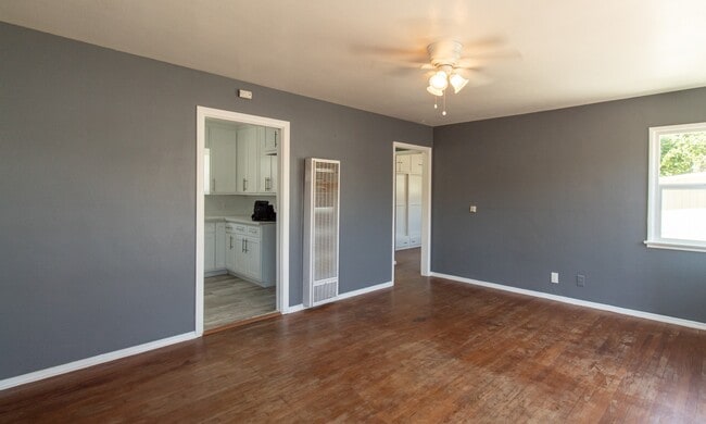 Building Photo - 9617 Flower St