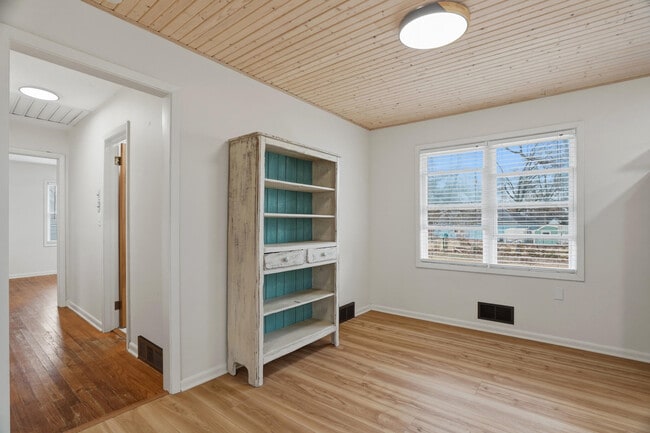 Building Photo - 101 Heather Ln