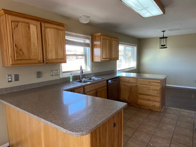 Foto del edificio - 3 Bedroom, 2 Bathroom Home in Edgewood, NM