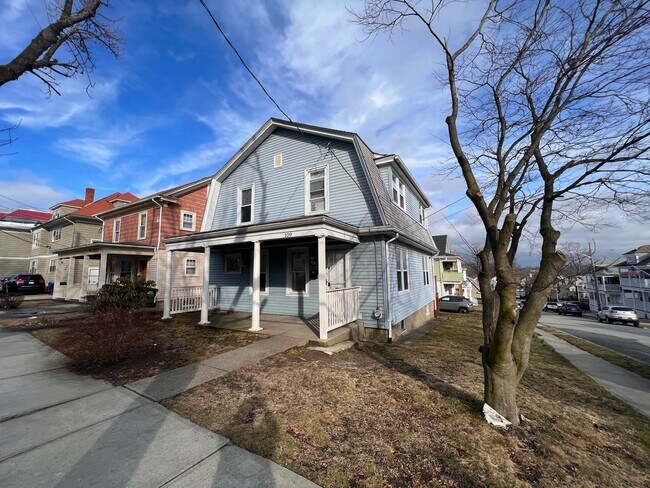 Building Photo - 109 Huxley Ave