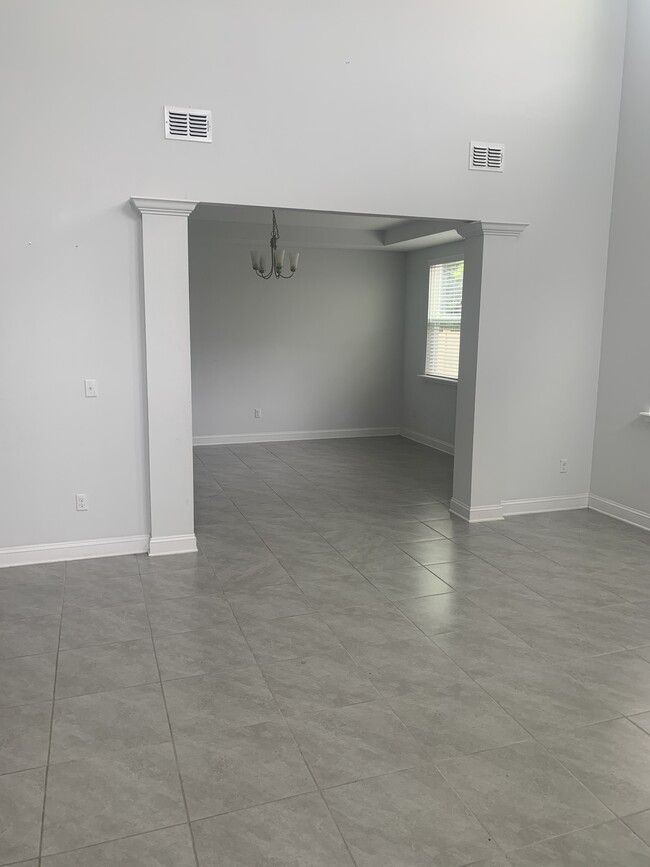 Building Photo - 12436 Jovana Rd