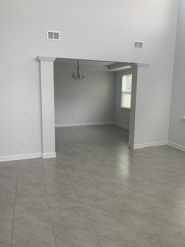 Foto del edificio - 12436 Jovana Rd
