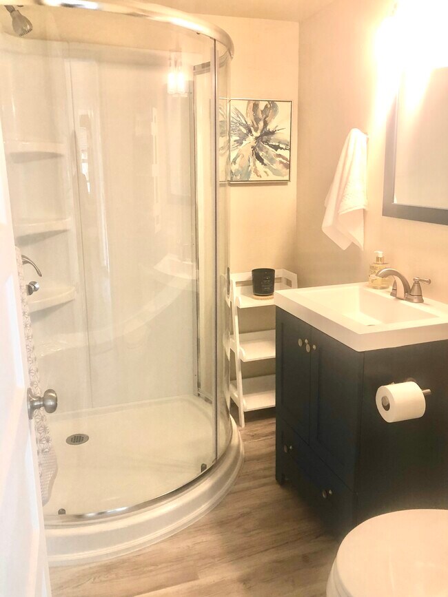 Building Photo - 1246 Oak St