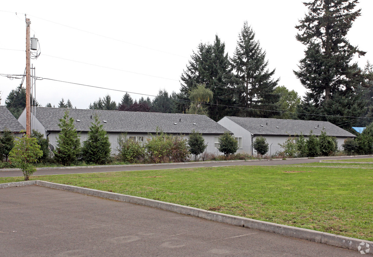 Building Photo - Emerald Greens