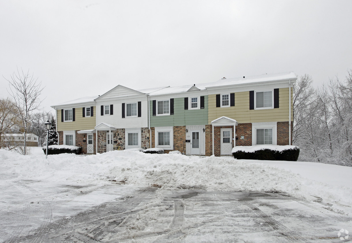 Primary Photo - River Lane Townhouses