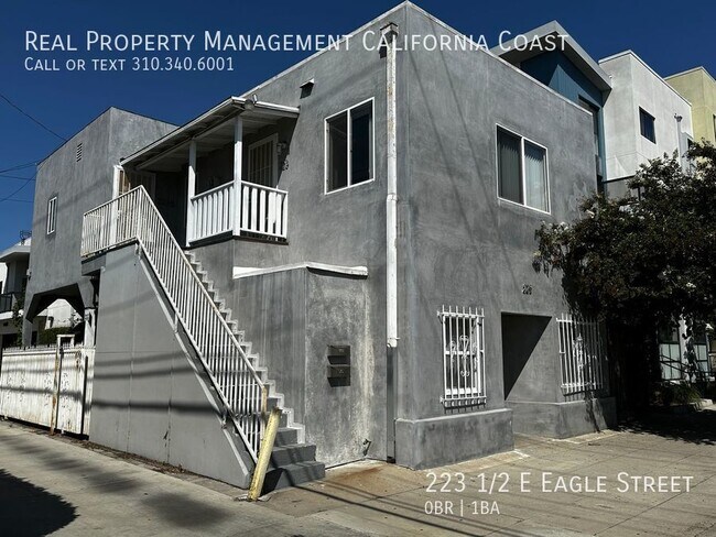 Building Photo - Charming, Spacious Studio Upstairs!