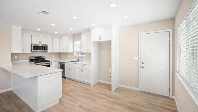 Foto del edificio - For Rent: Beautifully Updated 3-Bedroom Ho...