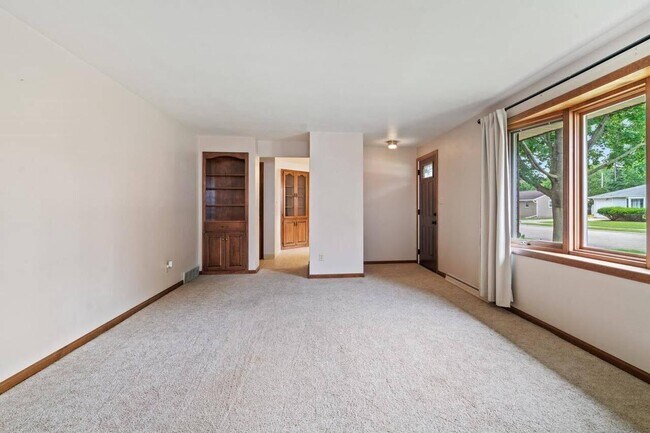 Building Photo - 1523 Pilgrim St