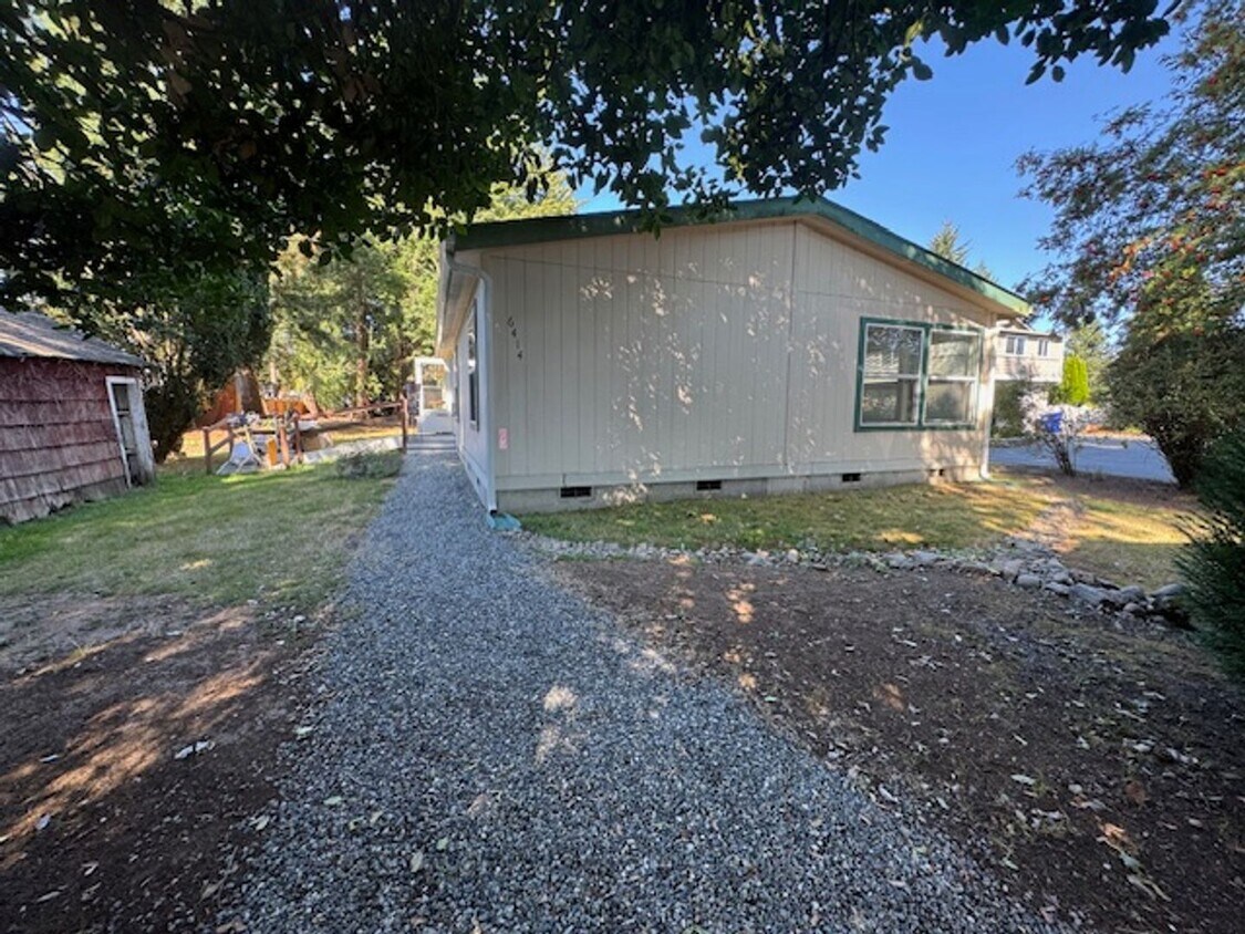 Primary Photo - Remodeled Home on 1/2 Acre