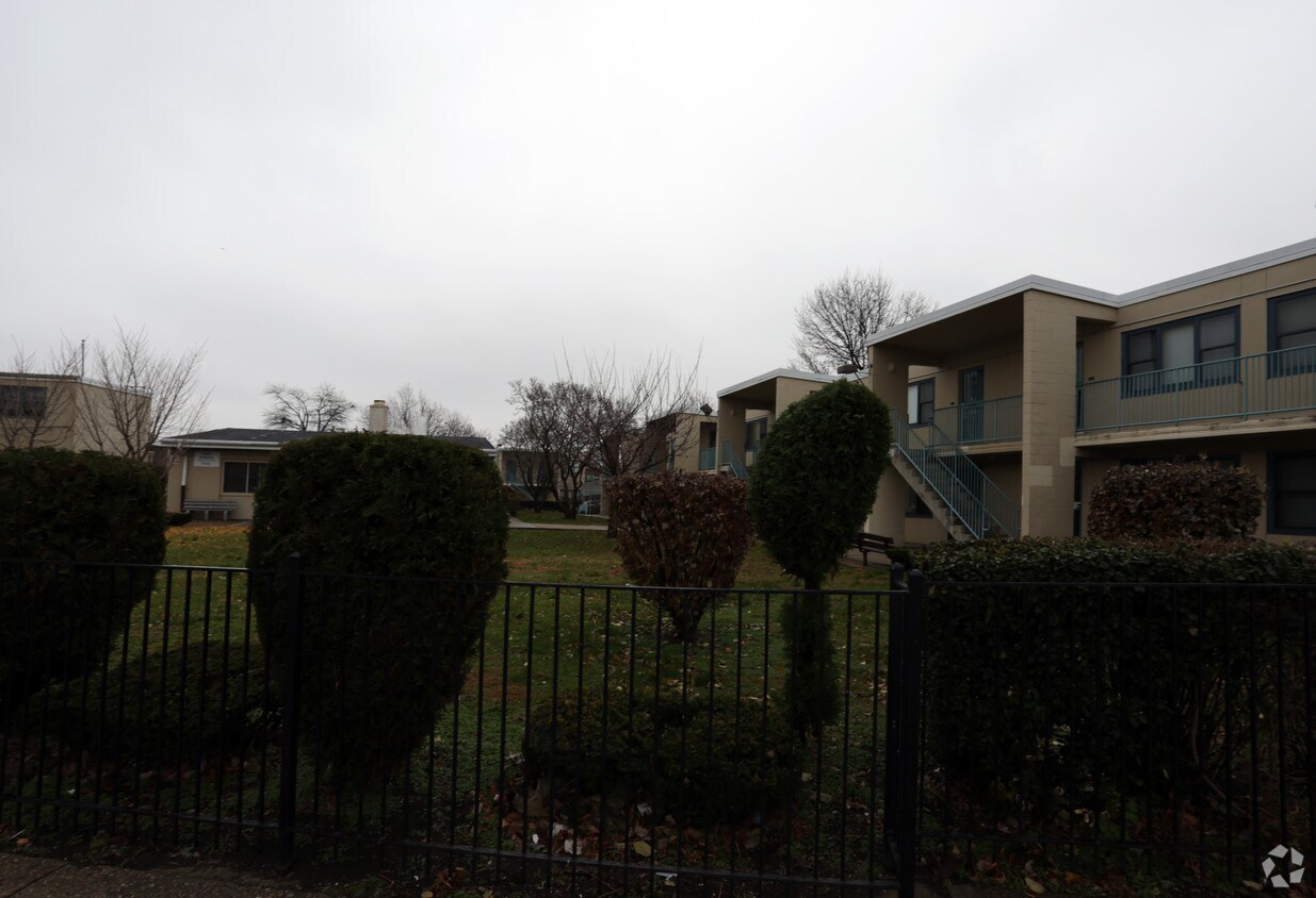 Foto del edificio - Cassie L. Holly Court