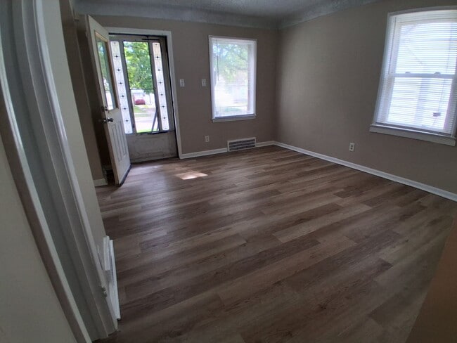 Building Photo - Fully Updated 3 Bedroom - 1 bathroom home - $1,350