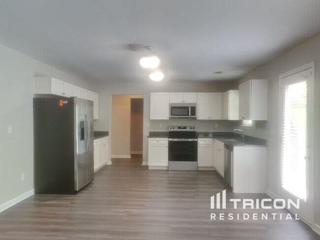 Foto del edificio - 325 Nutwood Trce