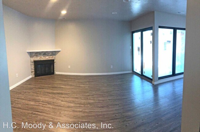Building Photo - 2 br, 1 bath House - 810 E. 3990 S. Unit D