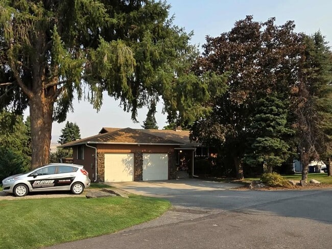 Foto del edificio - Stunning 4 Bedroom, 3 Bathroom Home, with ...