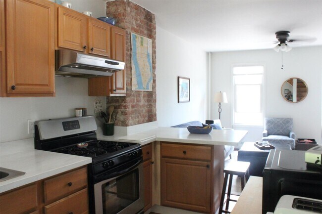 Foto del edificio - 348 Warburton Ave