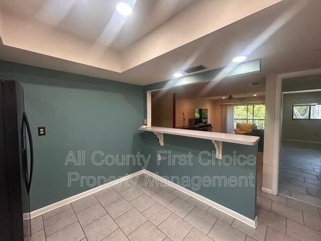 Building Photo - 760 S Village Dr