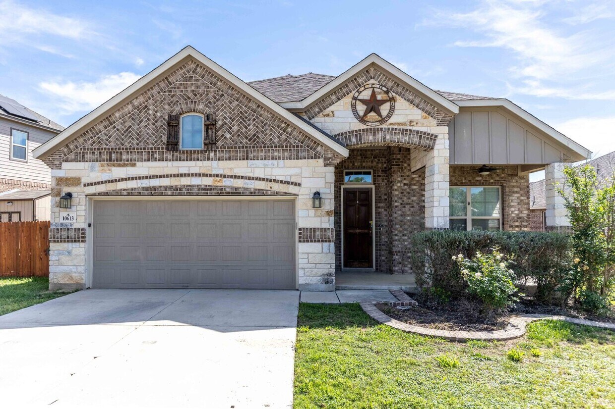 10613 Far Reaches Ln, Helotes, TX 78023 Room for Rent in Helotes, TX