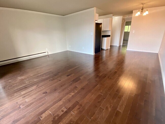 Interior Photo - Lakeview Place
