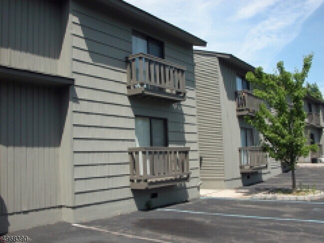 Building Photo - 308 Spruce Hills Dr