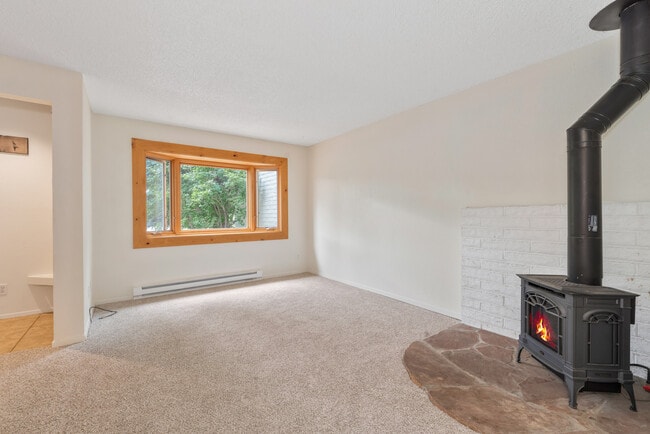 Building Photo - 5 Hemlock Ct