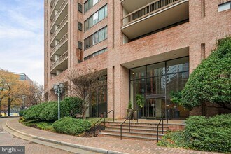 Building Photo - 1805 Crystal Dr