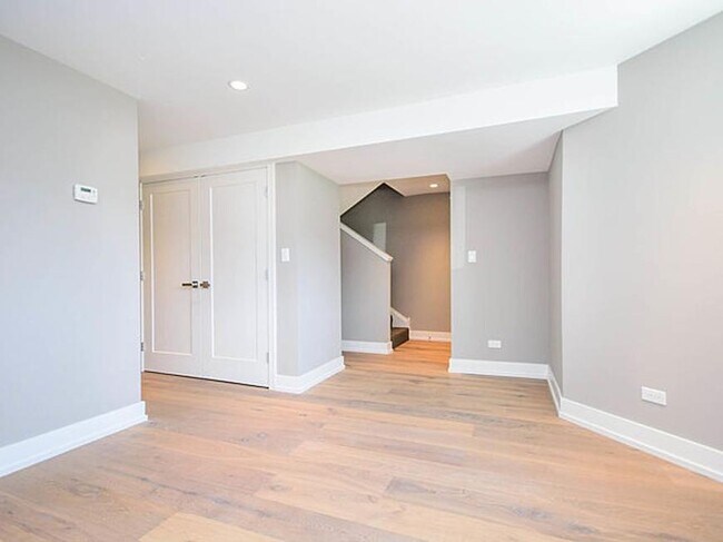 Foto del edificio - 2 bedroom in Chicago IL 60618