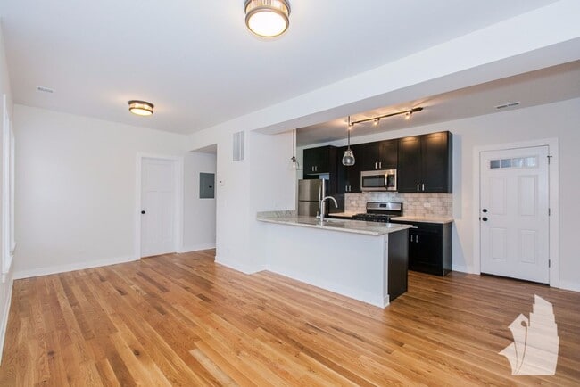 2201 W Eastwood, Unit 2207-2N, Chicago, IL 60625 - 2207 W Eastwood Ave