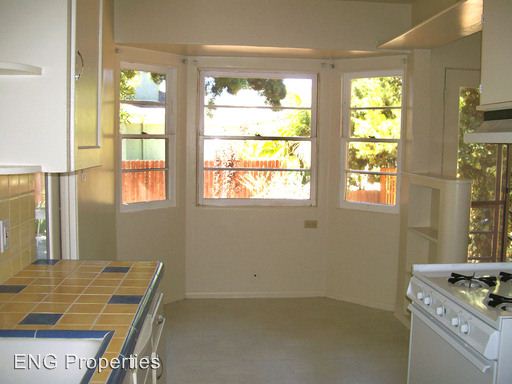 Building Photo - 505 W Maple St