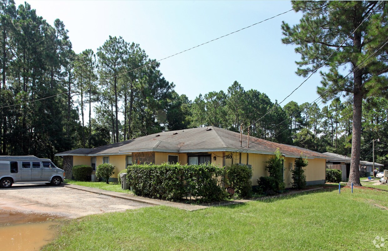Foto principal - 260 Crow Rd