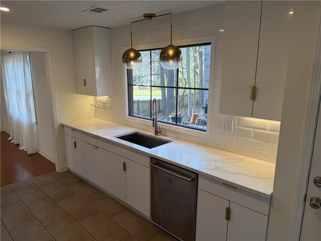 Foto del edificio - 2207 Heritage Trace Dr