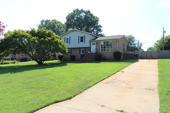 Foto del edificio - 1766 Colony Rd