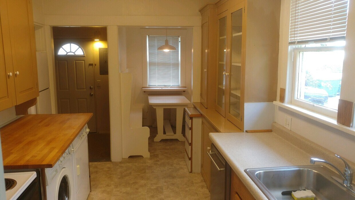 Breakfast nook - 5031 11th Ave NE