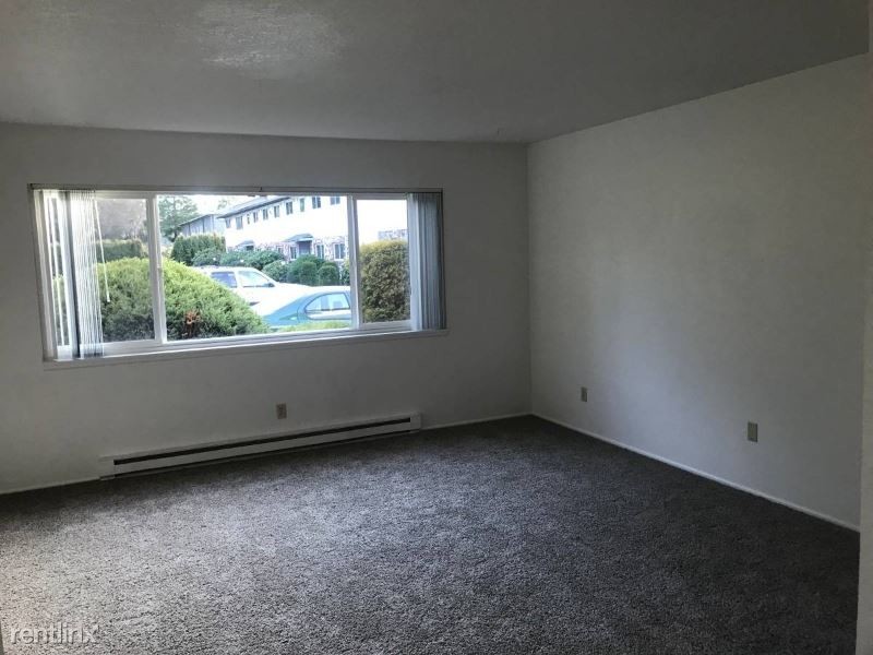 Primary Photo - 3 br, 1 bath Apartment - 9008 NE Hassalo St.