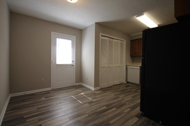 Building Photo - 219 Hunter Dr
