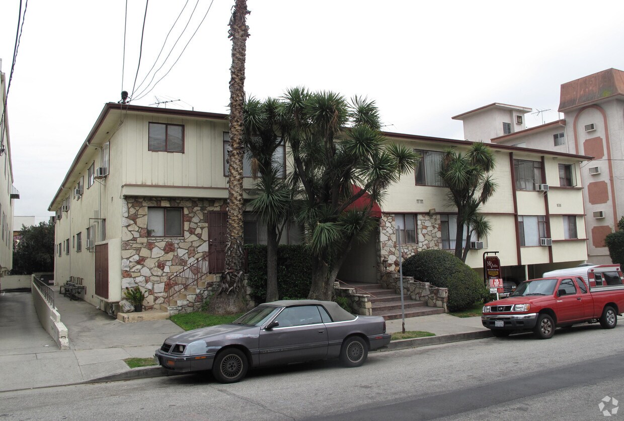 Building Photo - 1338 N Vista St