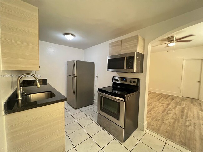 Foto del edificio - 1319 Meridian Ave