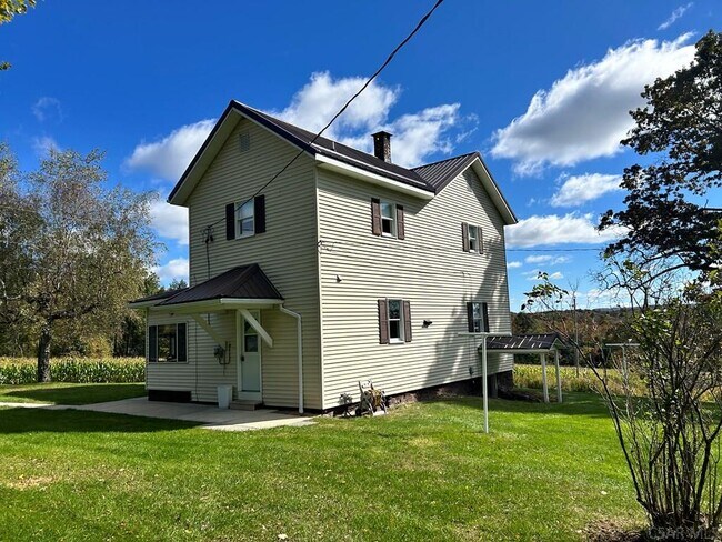 Building Photo - 441 Mile Hill Rd
