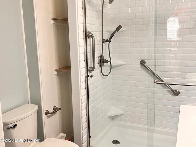 Foto del edificio - 3724 Bashford Ave