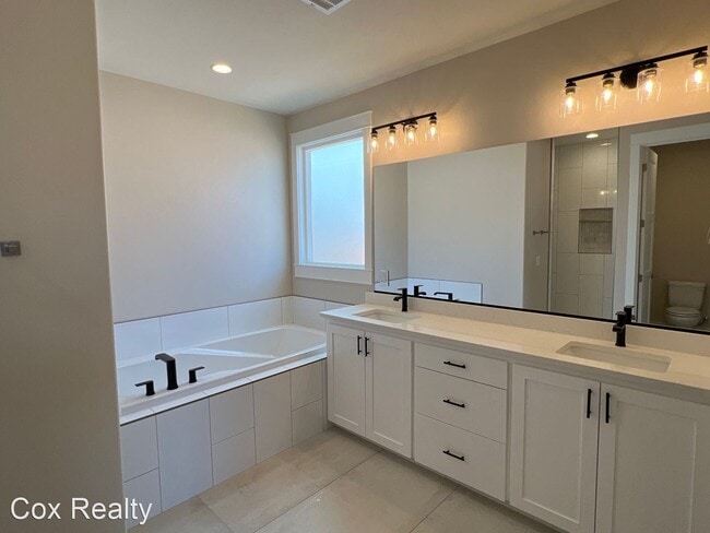 Building Photo - 3 br, 2 bath House - 343 E 4235 S