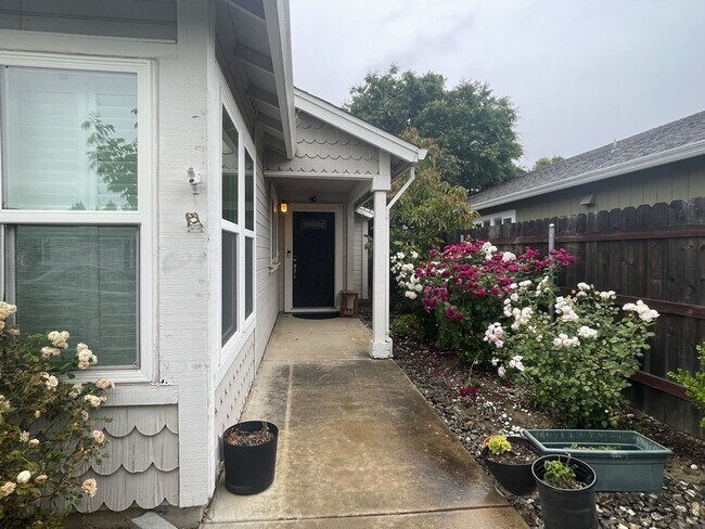 Foto del edificio - Fantastic East Davis 3 bedroom available for summer move in!