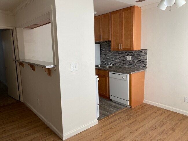 Building Photo - 1027 Agate St